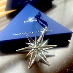 Swarovski~The Swarovski Star Rockefeller Center~2005 edition Christmas Ornament